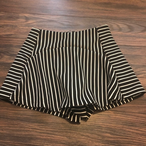 LF seek the label black white striped skor… - Picture 2 of 4